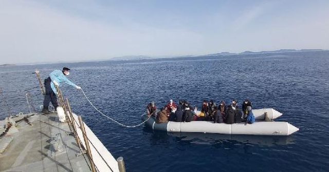 İzmir açıklarında 137 kaçak göçmen kurtarıldı
