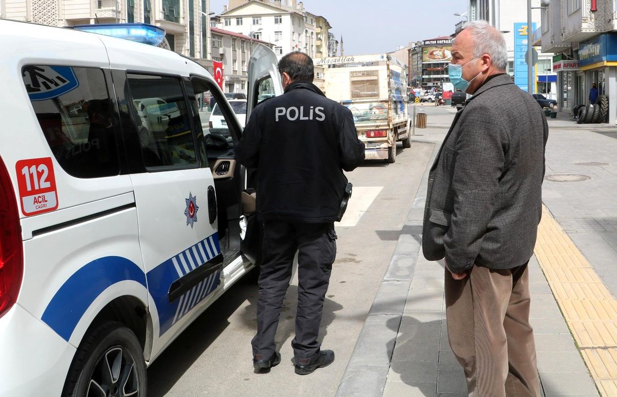 Vay bizim halimize! Karantinada olduğunu bile bilmeyen adam, durumu bankada öğrendi