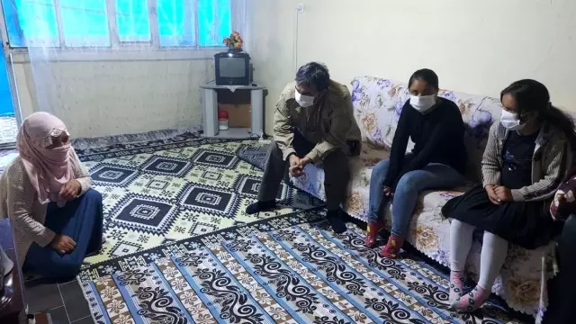 Kaymakam Balcı, 'Çatkapı' projesiyle kapı kapı dolaşıyor Kaymakam Balcı, 'Çatkapı' projesiyle kapı kapı dolaşıyor