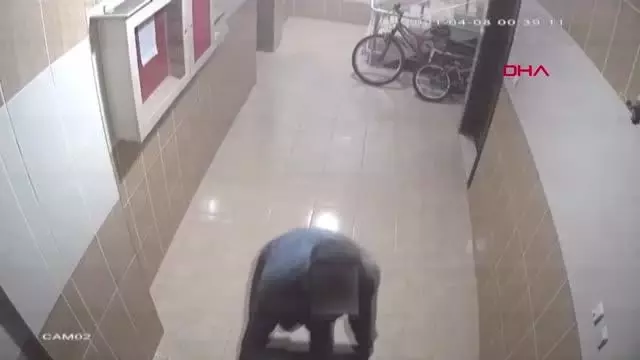 Bodrum kattan kömür sobası hırsızlığı kamerada Bodrum kattan kömür sobası hırsızlığı kamerada
