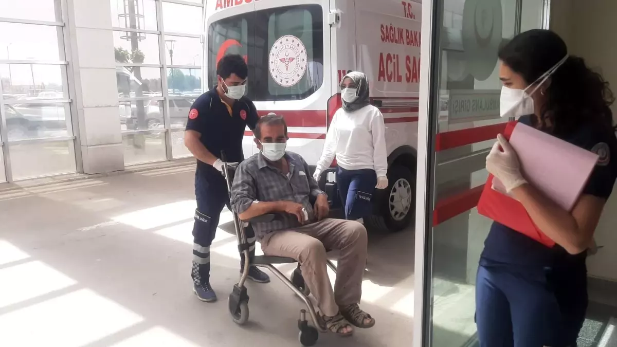 Kontrolden çıkan traktör şarampole girdi: 1 yaralı 1 kontrolden cikan traktor sarampole girdi 1 ya 14091602 amp