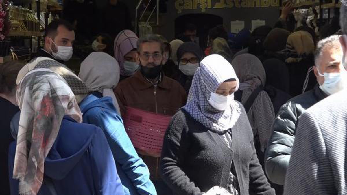 Son dakika haberi... Mağazada açılış indirimi, koronavirüsü unutturdu