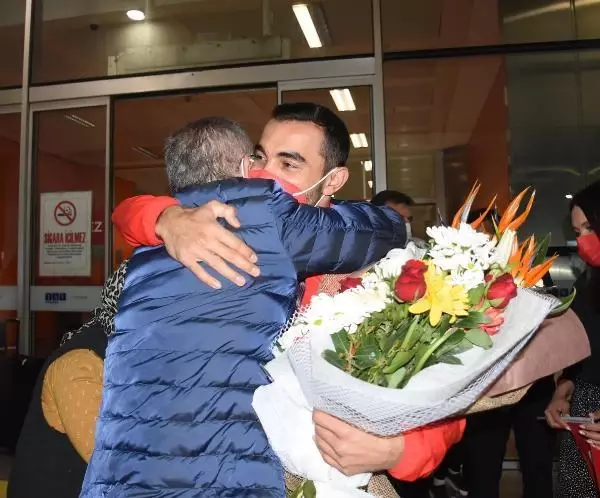 SPOR Milli cimnastikçi Ferhat Arıcan yurda döndü SPOR Milli cimnastikçi Ferhat Arıcan yurda döndü
