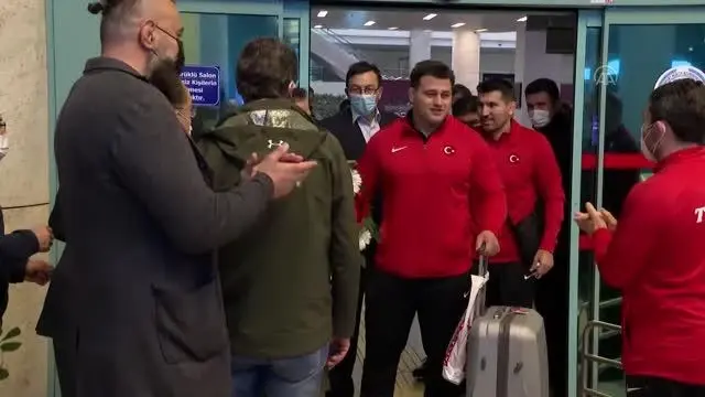 Milli güreşçi Rıza Kayaalp'e coşkulu karşılama Milli güreşçi Rıza Kayaalp'e coşkulu karşılama