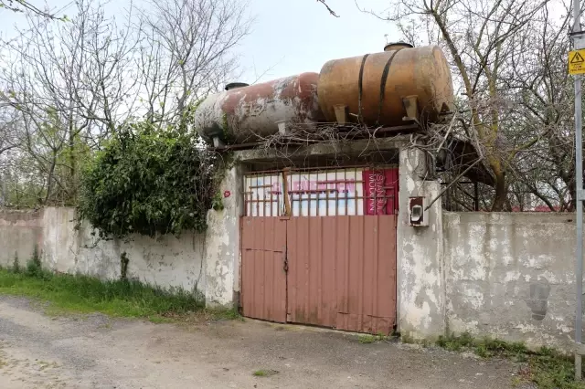 Sultangazi'de su olmadan yaşayan köylüler su sıkıntısına çözüm arıyor Sultangazi'de su olmadan yaşayan köylüler su sıkıntısına çözüm arıyor