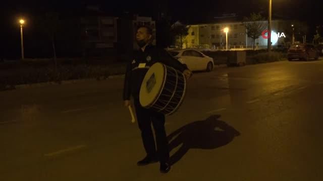 Pandemiden dolayı işsiz kalan müzisyenler Ramazan davulcusu oldu