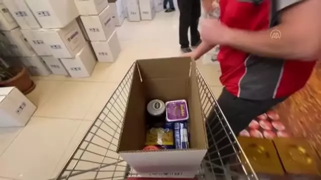 Sadakataşı Derneği gönüllüleri ihtiyaç sahiplerine yardımda bulundu Sadakataşı Derneği gönüllüleri ihtiyaç sahiplerine yardımda bulundu