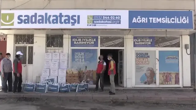 Sadakataşı Derneği gönüllüleri ihtiyaç sahiplerine yardımda bulundu Sadakataşı Derneği gönüllüleri ihtiyaç sahiplerine yardımda bulundu