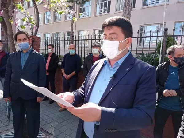 Şehit Öğretmen Şenay Aybüke Yalçın Anadolu Lisesi'nin adının değiştirilmek istenmesine tepkiler sürüyor Şehit Öğretmen Şenay Aybüke Yalçın Anadolu Lisesi'nin adının değiştirilmek istenmesine tepkiler sürüyor