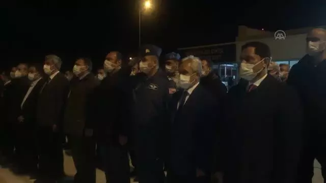 Son dakika haberleri! Şehit Uzman Çavuş Çakar'ın cenazesi Merzifon Havalimanı'na getirildi Son dakika haberleri! Şehit Uzman Çavuş Çakar'ın cenazesi Merzifon Havalimanı'na getirildi