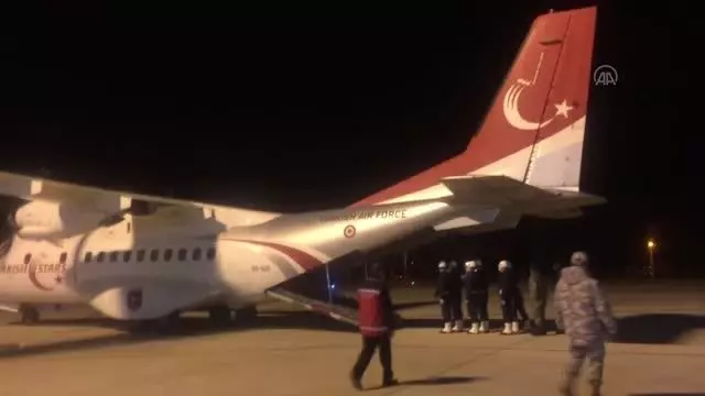 Son dakika haberleri! Şehit Uzman Çavuş Çakar'ın cenazesi Merzifon Havalimanı'na getirildi Son dakika haberleri! Şehit Uzman Çavuş Çakar'ın cenazesi Merzifon Havalimanı'na getirildi