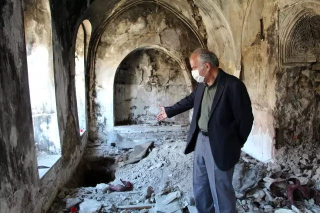 Son dakika haber: Siirt'te tarihi camiyi önce ateşe verdiler, sonra kaçak kazı yaparak define aradılar Son dakika haber: Siirt'te tarihi camiyi önce ateşe verdiler, sonra kaçak kazı yaparak define aradılar