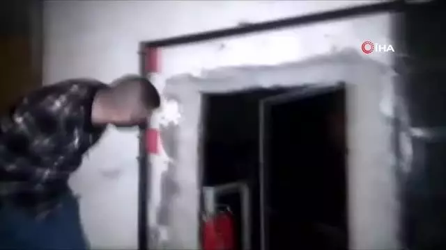 Tekel bayisi deposunu meyhaneye çevirenlere baskın Tekel bayisi deposunu meyhaneye çevirenlere baskın
