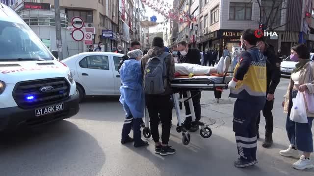 yolun karsisina gecmek isteyen kadina otomobi 2 14092244 o