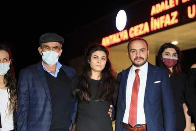107 gün sonra tahliye olan Melek İpek, kızlarıyla birlikte tatile çıktı 107 gün sonra tahliye olan Melek İpek, kızlarıyla birlikte tatile çıktı