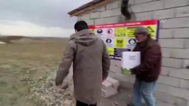Ağrı Belediye Başkanı Sayan'dan yalnız yaşayan inşaat bekçisine 'ev ve evlendirme' sözü Ağrı Belediye Başkanı Sayan'dan yalnız yaşayan inşaat bekçisine 'ev ve evlendirme' sözü
