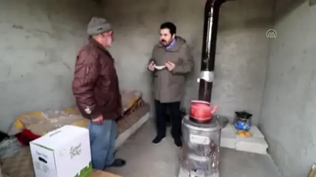 Ağrı Belediye Başkanı Sayan'dan yalnız yaşayan inşaat bekçisine 'ev ve evlendirme' sözü Ağrı Belediye Başkanı Sayan'dan yalnız yaşayan inşaat bekçisine 'ev ve evlendirme' sözü