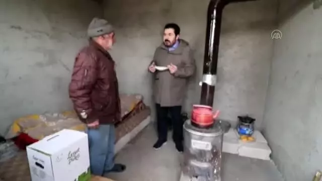 Ağrı Belediye Başkanı Sayan'dan yalnız yaşayan inşaat bekçisine 'ev ve evlendirme' sözü Ağrı Belediye Başkanı Sayan'dan yalnız yaşayan inşaat bekçisine 'ev ve evlendirme' sözü
