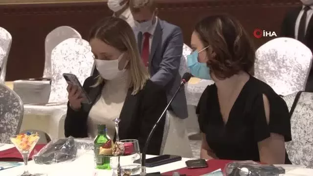 Bakan Ersoy: 'Mayıs sonuna kadar tüm turizm çalışanları aşılanacak' Bakan Ersoy: 'Mayıs sonuna kadar tüm turizm çalışanları aşılanacak'