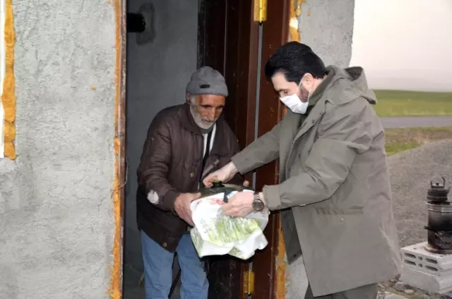 Başkan Sayan, iftarda Aziz amcayla bir araya geldi Başkan Sayan, iftarda Aziz amcayla bir araya geldi