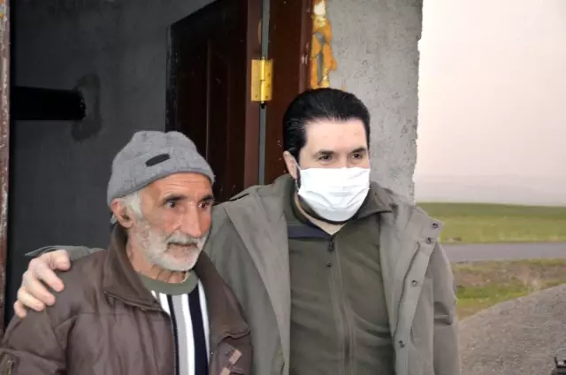 Başkan Sayan, iftarda Aziz amcayla bir araya geldi Başkan Sayan, iftarda Aziz amcayla bir araya geldi