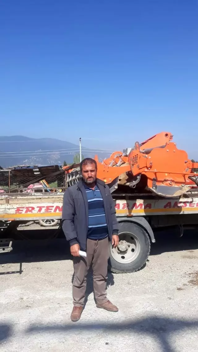 Başkasının çapa makinesini internetten sattı, çekiciye yüklerken yakalandı Başkasının çapa makinesini internetten sattı, çekiciye yüklerken yakalandı