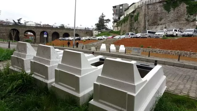 Bu mezarlar 100 yıl garantili Bu mezarlar 100 yıl garantili