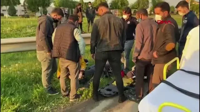Bursa'da otomobil elektrikli bisiklete çarptı, baba oğul yaralandı Bursa'da otomobil elektrikli bisiklete çarptı, baba oğul yaralandı