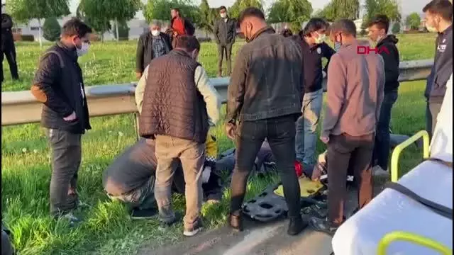 Bursa'da otomobil elektrikli bisiklete çarptı, baba oğul yaralandı Bursa'da otomobil elektrikli bisiklete çarptı, baba oğul yaralandı
