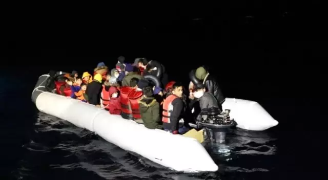 Çanakkale açıklarında 44 düzensiz göçmen kurtarıldı Çanakkale açıklarında 44 düzensiz göçmen kurtarıldı