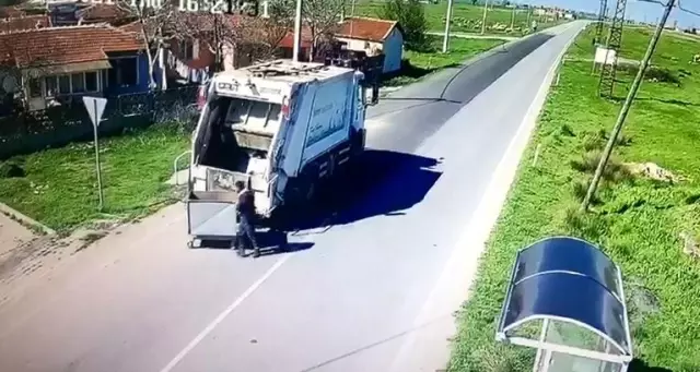 Çöple götürülen konteyner iki belediye arasında krize neden oldu: Olay anı saniye saniye kamerada Çöple götürülen konteyner iki belediye arasında krize neden oldu: Olay anı saniye saniye kamerada