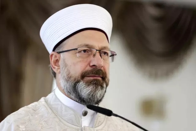 Diyanet İşleri Başkanı Erbaş, müftü ve müftü yardımcılarıyla çevrim içi toplantı yaptı