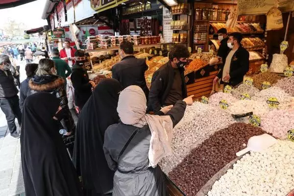 İğne atsan yere düşmez! Mısır Çarşısı'nda 'kapanma alışverişi' yoğunluğu
