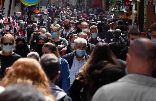 İğne atsan yere düşmez! Mısır Çarşısı'nda 'kapanma alışverişi' yoğunluğu