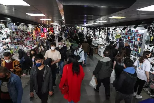 İğne atsan yere düşmez! Mısır Çarşısı'nda 'kapanma alışverişi' yoğunluğu