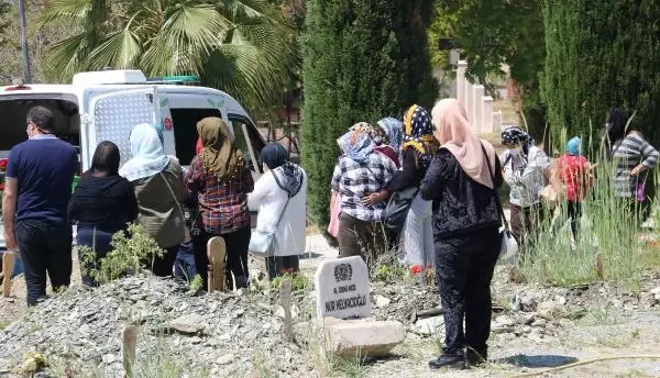 Evinde ölü bulunan Çiğdem, gözyaşlarıyla toprağa verildi