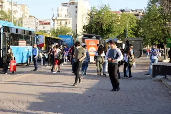 GAZİANTEP, ŞANLIURFA VE ADIYAMAN'DA ABD BAŞKANI BİDEN'A TEPKİ GAZİANTEP, ŞANLIURFA VE ADIYAMAN'DA ABD BAŞKANI BİDEN'A TEPKİ