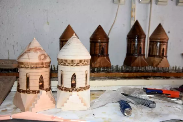 Hobi olarak başladı, şimdi tarihi yapıların maketini üretiyor Hobi olarak başladı, şimdi tarihi yapıların maketini üretiyor