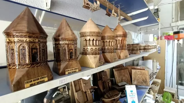Hobi olarak başladı, şimdi tarihi yapıların maketini üretiyor Hobi olarak başladı, şimdi tarihi yapıların maketini üretiyor