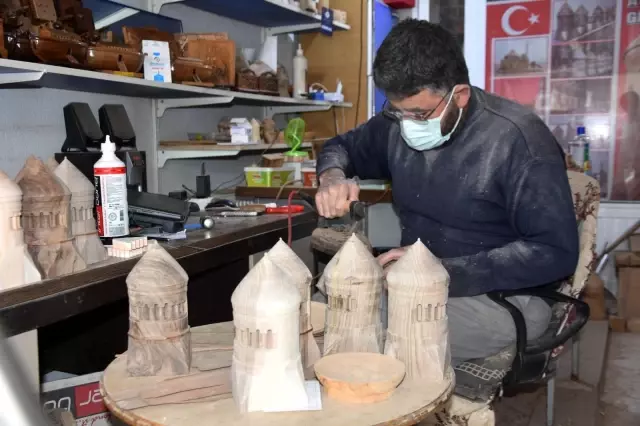 Hobi olarak başladı, şimdi tarihi yapıların maketini üretiyor Hobi olarak başladı, şimdi tarihi yapıların maketini üretiyor