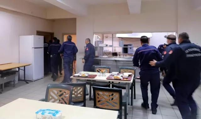 İftar saatinde itfaiye erlerinin zorlu mesaisi