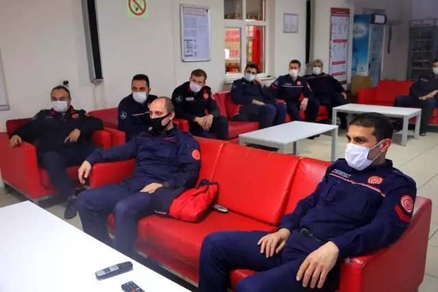 İftar saatinde itfaiye erlerinin zorlu mesaisi