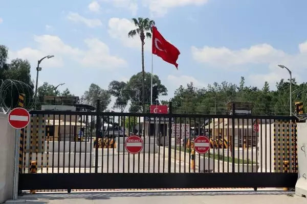 ADANA İNCİRLİK HAVA ÜSSÜ ÖNÜNDE BİDEN'A TEPKİ