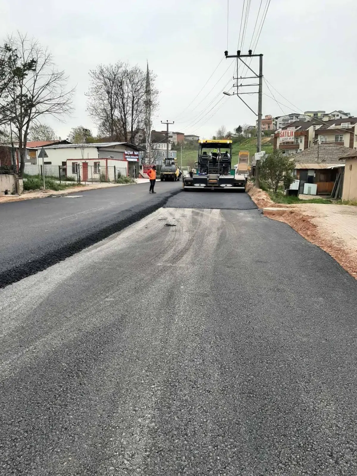 İzmit Solaklar yolu bir günde asfaltlandı