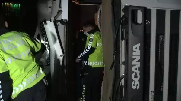 Kırıkkale'de kontrolden çıkan TIR devrildi 1 yaralı Kırıkkale'de kontrolden çıkan TIR devrildi 1 yaralı