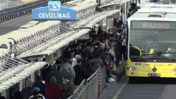 KISITLAMAYA DAKİKALAR KALA İSTANBUL'DA TRAFİK YOĞUNLUĞU YÜZDE 74 KISITLAMAYA DAKİKALAR KALA İSTANBUL'DA TRAFİK YOĞUNLUĞU YÜZDE 74