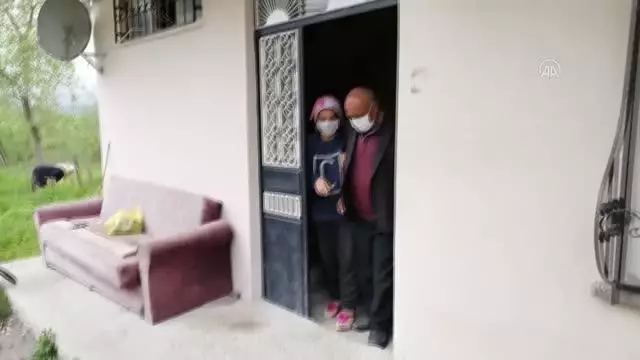 Kovid-19 aşısı yapılacak 67 yaşındaki görme engelli vatandaşa kaymakam araç tahsis etti Kovid-19 aşısı yapılacak 67 yaşındaki görme engelli vatandaşa kaymakam araç tahsis etti