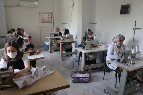 Kursta öğrendikleriyle tekstil atölyesi açtı, hedefi kadınlara daha fazla imkan sağlamak Kursta öğrendikleriyle tekstil atölyesi açtı, hedefi kadınlara daha fazla imkan sağlamak
