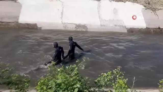 Son dakika haberi: Osmaniye'de kanala düşen 4 çocuktan biri öldü, 2'si kayboldu Son dakika haberi: Osmaniye'de kanala düşen 4 çocuktan biri öldü, 2'si kayboldu