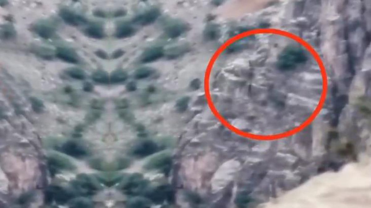 Mehmetçik aman vermiyor! 3 PKK'lı teröristin havaya uçtuğu anlar kamerada